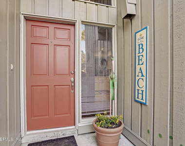 10025 Sawgrass Drive E - Photo Thumbnail 4