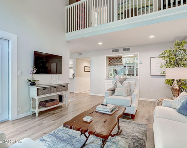 10025 Sawgrass Drive E - Photo Thumbnail 12