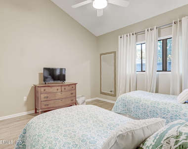 10025 Sawgrass Drive E - Photo Thumbnail 39