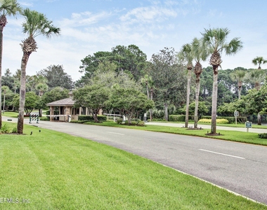 10025 Sawgrass Drive E - Photo Thumbnail 91