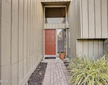 10025 Sawgrass Drive E - Photo Thumbnail 3