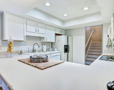 10025 Sawgrass Drive E - Photo Thumbnail 18