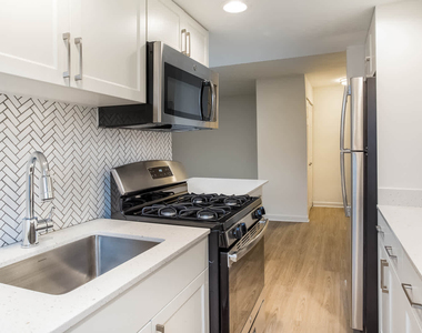 701 North Wayne Street - Photo Thumbnail 5