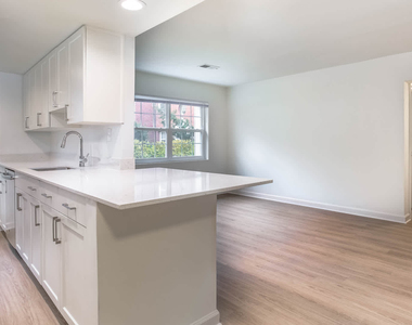 701 North Wayne Street - Photo Thumbnail 6