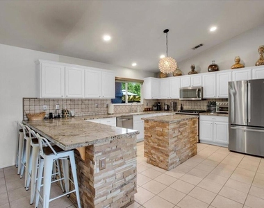 78940 Runaway Bay Drive - Photo Thumbnail 3