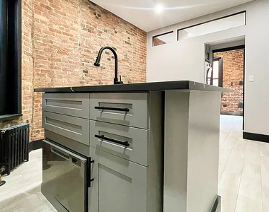 2154 2nd Avenue - Photo Thumbnail 4