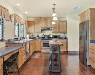 1020 N Cerritos Drive - Photo Thumbnail 18