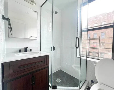2102 Regent Place - Photo Thumbnail 2
