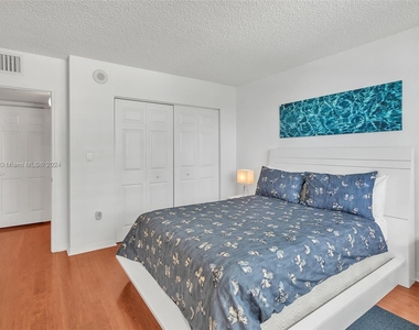 1155 Brickell Bay Dr - Photo Thumbnail 17
