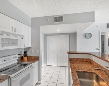 1155 Brickell Bay Dr - Photo Thumbnail 13