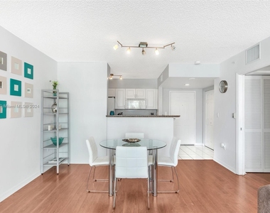 1155 Brickell Bay Dr - Photo Thumbnail 6