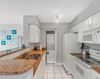 1155 Brickell Bay Dr - Photo Thumbnail 12