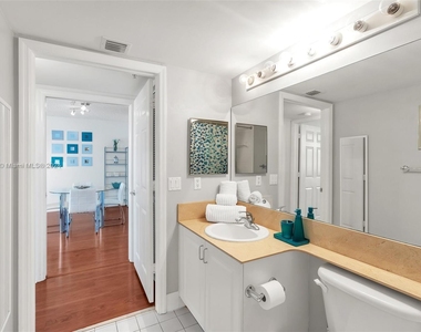 1155 Brickell Bay Dr - Photo Thumbnail 21