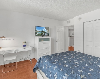 1155 Brickell Bay Dr - Photo Thumbnail 18