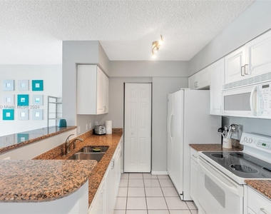 1155 Brickell Bay Dr - Photo Thumbnail 11