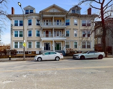 470 Warren St - Photo Thumbnail 1