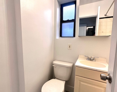 348 East 62nd Street - Photo Thumbnail 3