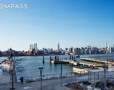 2 Northside Piers - Photo Thumbnail 1