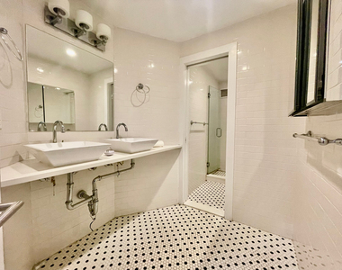 East 94th Street - Photo Thumbnail 6