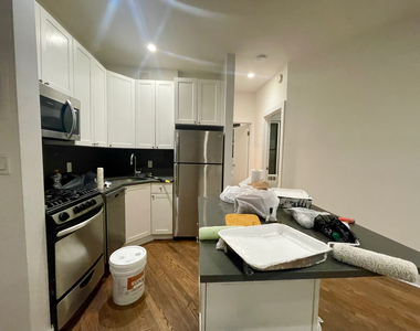 East 94th Street - Photo Thumbnail 7