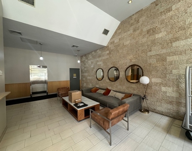 83rd Avenue - Photo Thumbnail 11