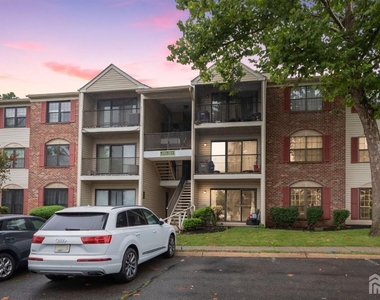 260 Hampshire Court - Photo Thumbnail 1