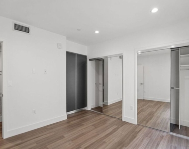 11821 Texas Avenue - Photo Thumbnail 5