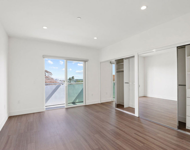 11821 Texas Avenue - Photo Thumbnail 3