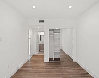 11821 Texas Avenue - Photo Thumbnail 10