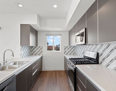 11821 Texas Avenue - Photo Thumbnail 2