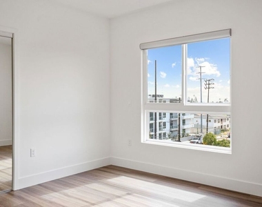 11821 Texas Avenue - Photo Thumbnail 8