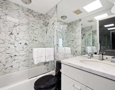 2260 Sunset Plaza Drive - Photo Thumbnail 24