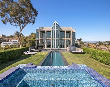2260 Sunset Plaza Drive - Photo Thumbnail 25