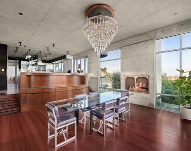 2260 Sunset Plaza Drive - Photo Thumbnail 9