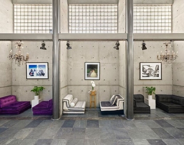 2260 Sunset Plaza Drive - Photo Thumbnail 7