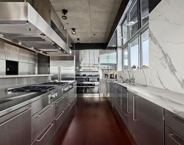 2260 Sunset Plaza Drive - Photo Thumbnail 11