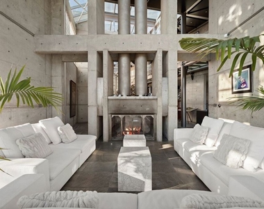 2260 Sunset Plaza Drive - Photo Thumbnail 3