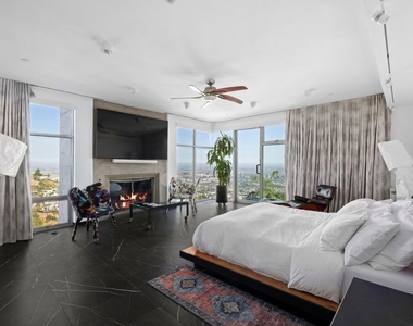 2260 Sunset Plaza Drive - Photo Thumbnail 16