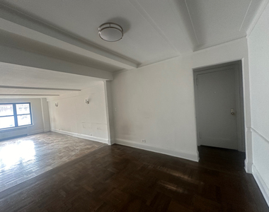 137 East 38th Street - Photo Thumbnail 2