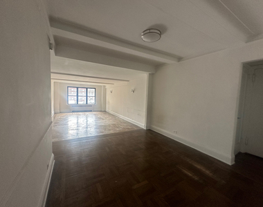 137 East 38th Street - Photo Thumbnail 3