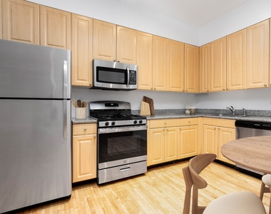 135 William Street - Photo Thumbnail 3