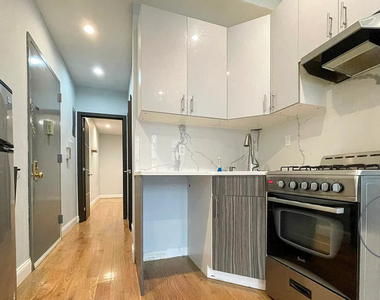 952 Bergen Street - Photo Thumbnail 6
