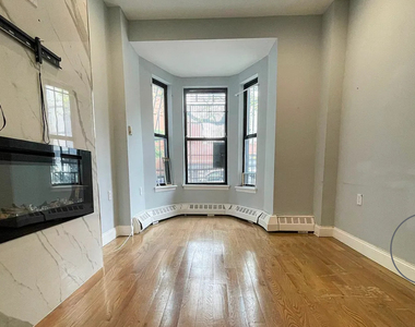 952 Bergen Street - Photo Thumbnail 4