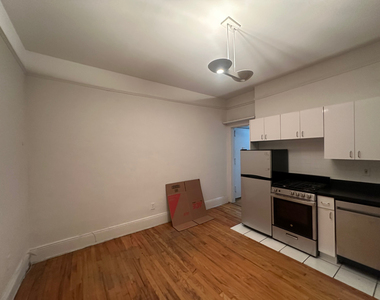 985 Lexington Avenue - Photo Thumbnail 2