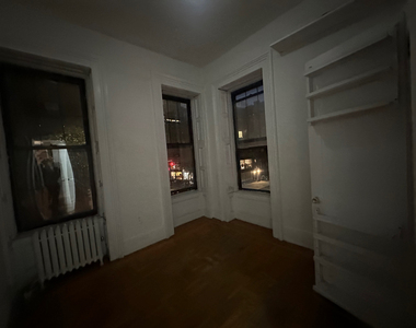 985 Lexington Avenue - Photo Thumbnail 3