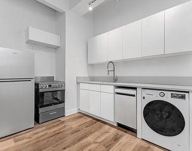 255 West 36th Street - Photo Thumbnail 4