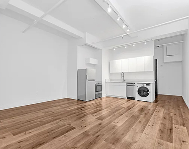255 West 36th Street - Photo Thumbnail 3