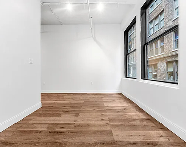 255 West 36th Street - Photo Thumbnail 5