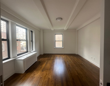178 East 70th Street - Photo Thumbnail 2