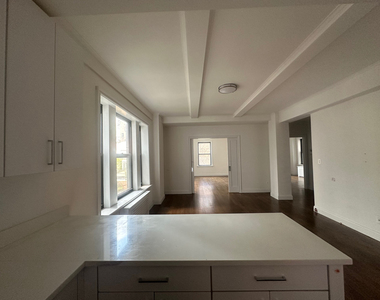 178 East 70th Street - Photo Thumbnail 5